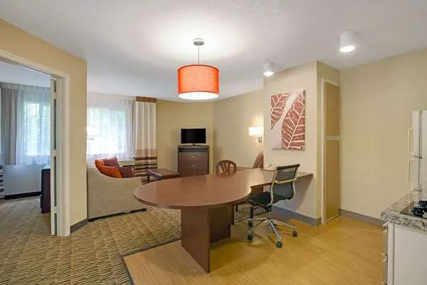 MainStay Suites Chicago Schaumburg 4