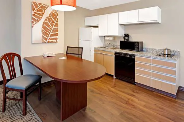MainStay Suites Chicago Schaumburg 4