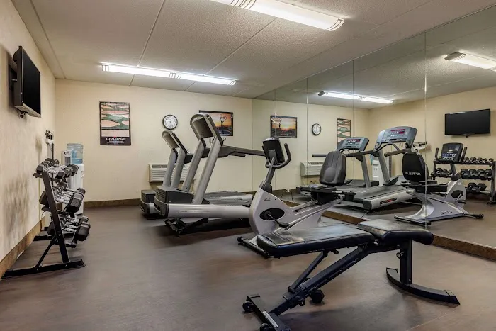 Suburban Studios Arlington Heights - Elk Grove 4