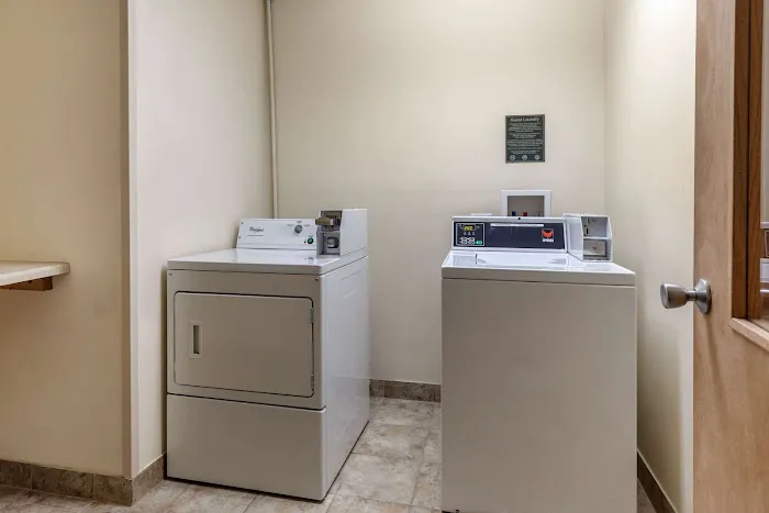 Suburban Studios Arlington Heights - Elk Grove 4
