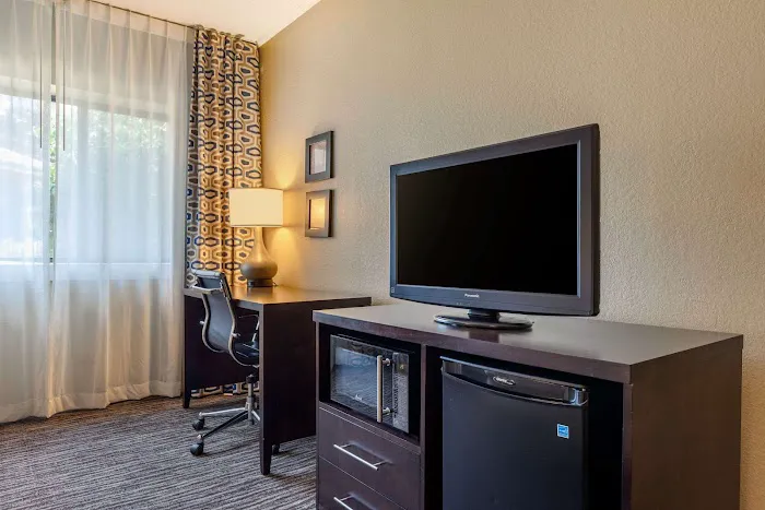 Suburban Studios Arlington Heights - Elk Grove 4