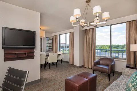 Sheraton Suites Chicago Elk Grove 4