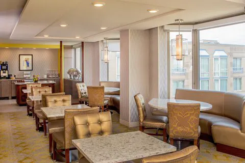 Sheraton Suites Chicago Elk Grove 4