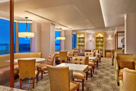 Sheraton Suites Chicago Elk Grove 4