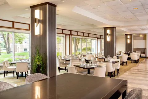 Sheraton Suites Chicago Elk Grove 4