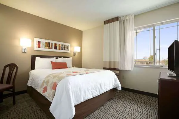 Hawthorn Suites by Wyndham Chicago Schaumburg 4