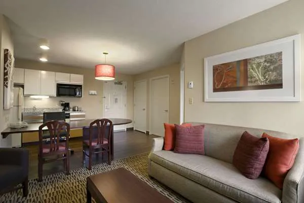 Hawthorn Suites by Wyndham Chicago Schaumburg 4