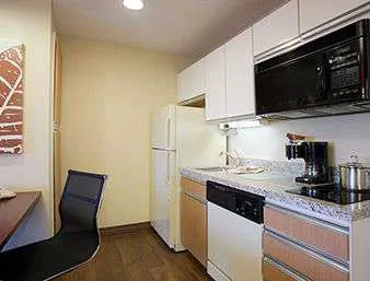 Hawthorn Suites by Wyndham Chicago Schaumburg 4