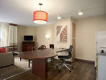 Hawthorn Suites by Wyndham Chicago Schaumburg 4