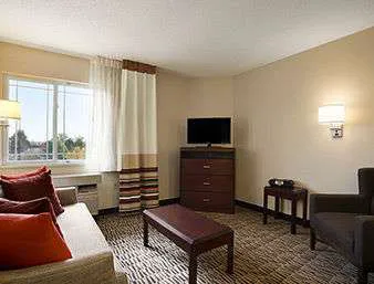 Hawthorn Suites by Wyndham Chicago Schaumburg 4