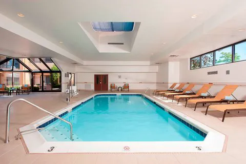 Courtyard Chicago Glenview/Northbrook 4