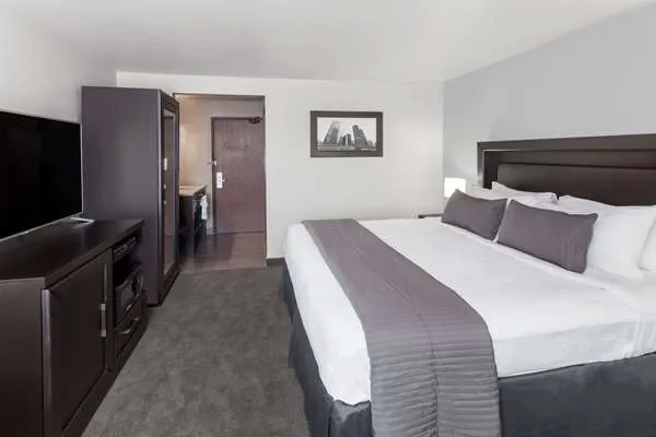 Baymont by Wyndham Glenview 4