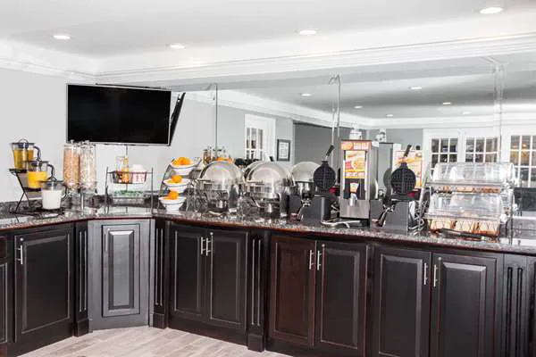 Baymont by Wyndham Glenview 4