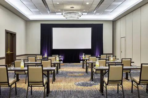 Renaissance Chicago Glenview Suites Hotel 4