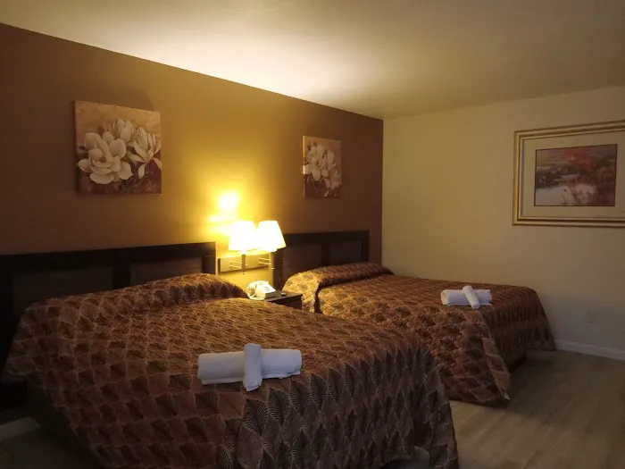 La Villa Motel 4