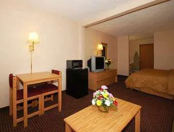 Baymont by Wyndham Marinette 4
