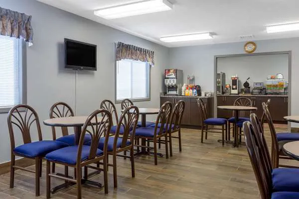 Baymont by Wyndham Marinette 4
