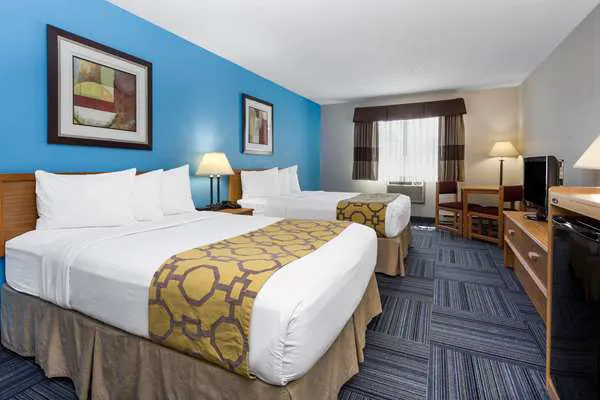 Baymont by Wyndham Marinette 4