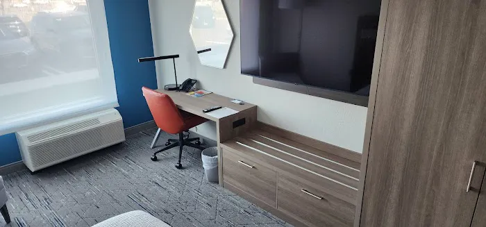 Holiday Inn Express Marinette, an IHG Hotel 4