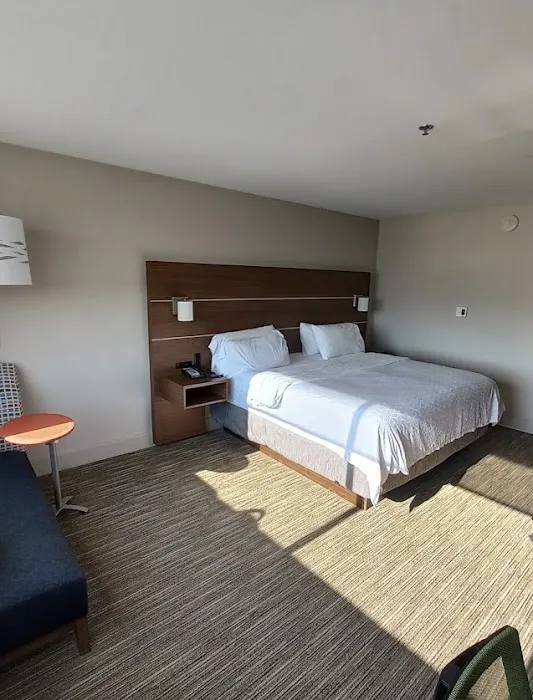 Holiday Inn Express Marinette, an IHG Hotel 4