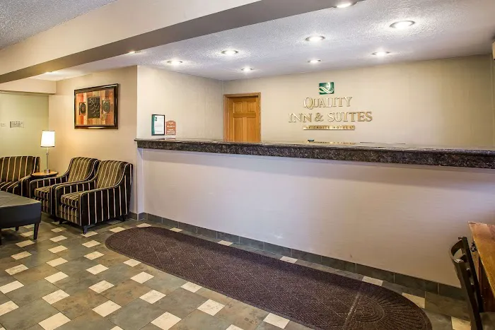Quality Inn & Suites Marinette 4