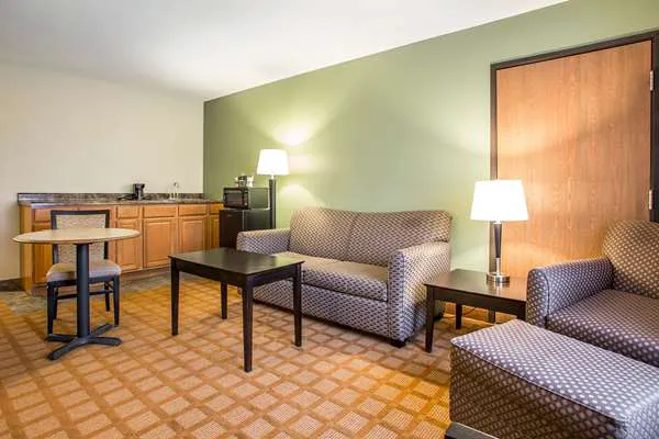 Quality Inn & Suites Marinette 4