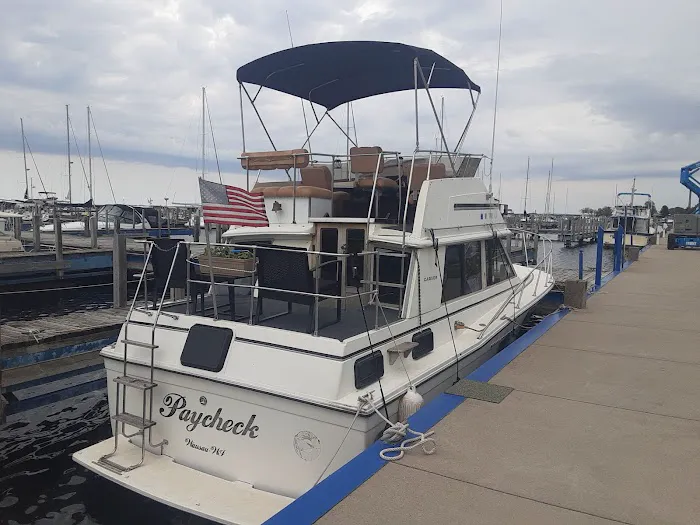 BOAT LODGING RENTAL 3