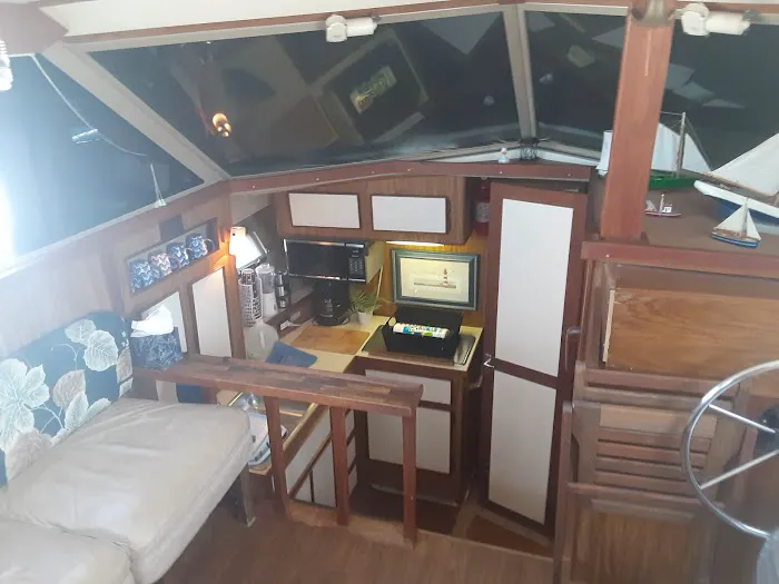 BOAT LODGING RENTAL 3
