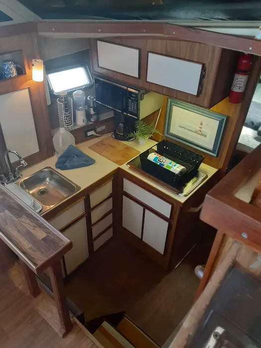BOAT LODGING RENTAL 3