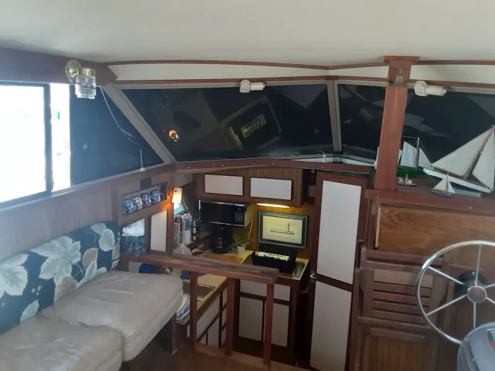 BOAT LODGING RENTAL 3