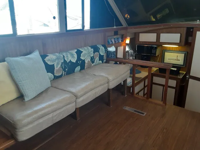 BOAT LODGING RENTAL 3