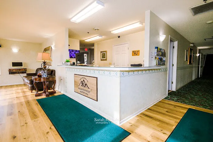 Mountain Host Motor Inn 4