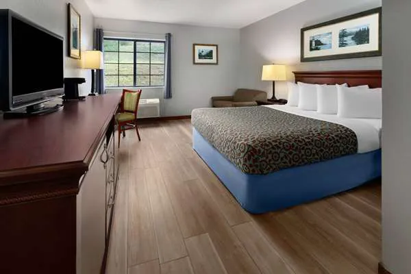 Days Inn by Wyndham Iron Mountain 4