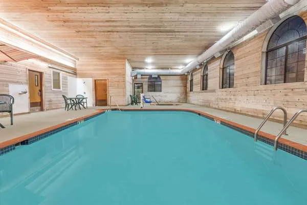 Days Inn by Wyndham Iron Mountain 4