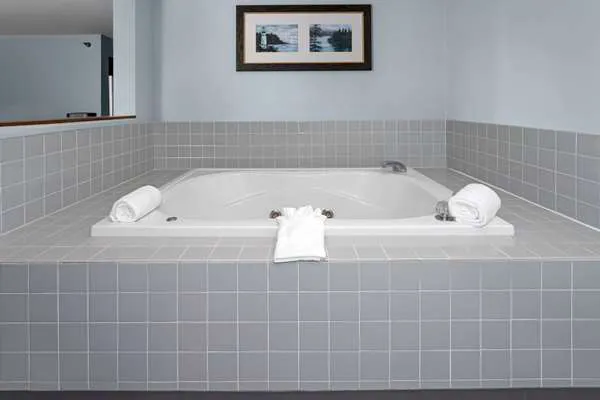 Days Inn by Wyndham Iron Mountain 4