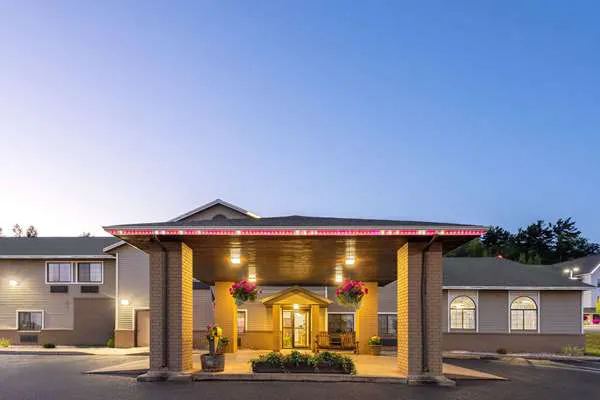 Days Inn by Wyndham Iron Mountain 4