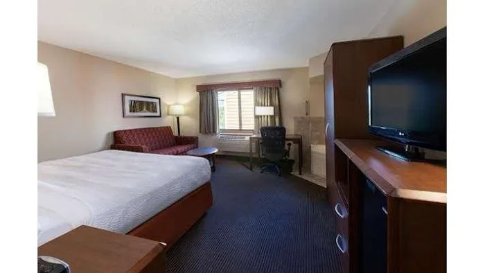 AmericInn by Wyndham Iron River 4