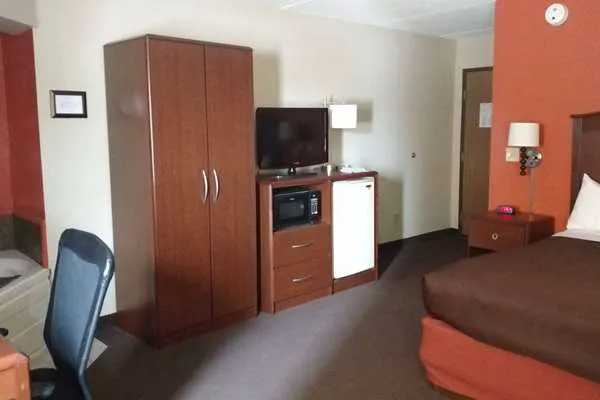 AmericInn by Wyndham Iron River 4