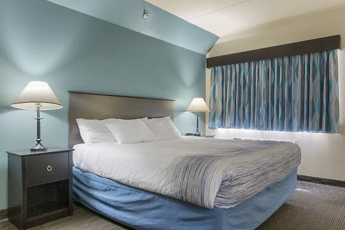 AmericInn by Wyndham Green Bay East 4