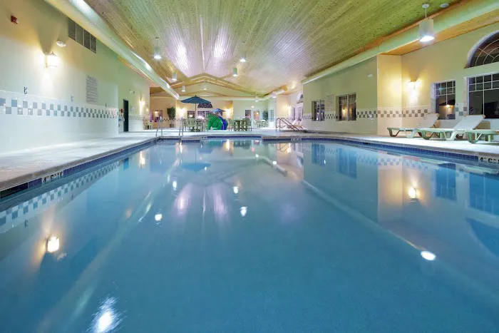 Country Inn & Suites by Radisson, Green Bay East, WI 4