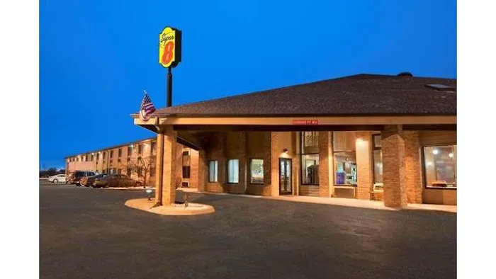 Super 8 by Wyndham Green Bay I-43 Bus. Park 4