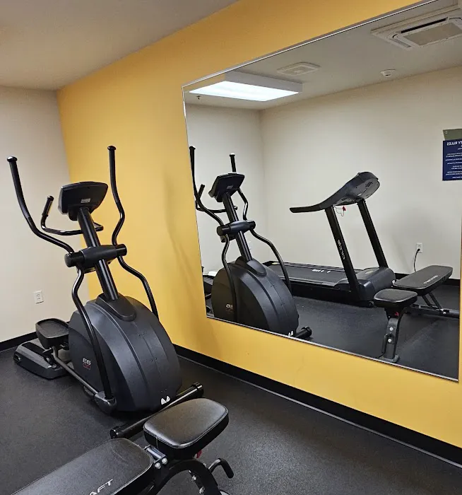 Cobblestone Inn & Suites - Manchester 4