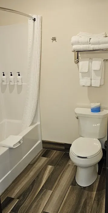 Cobblestone Inn & Suites - Manchester 4