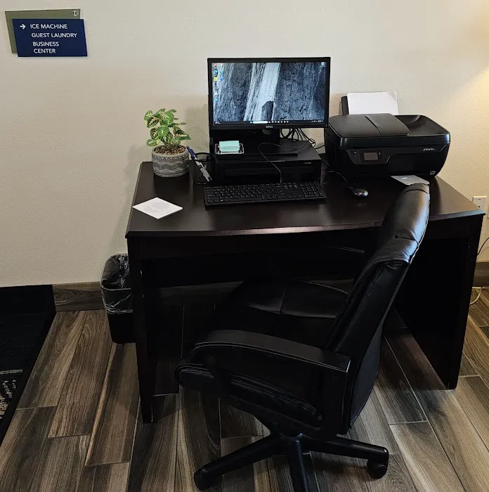 Cobblestone Inn & Suites - Manchester 4