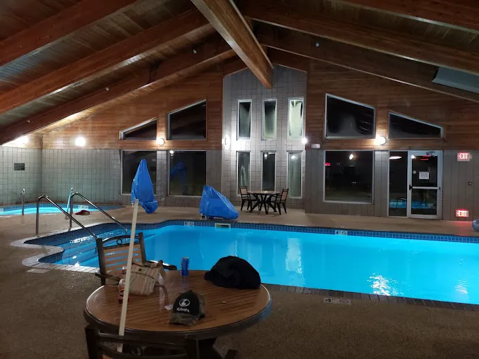 Boarders Inn & Suites by Cobblestone Hotels - Fayette 4