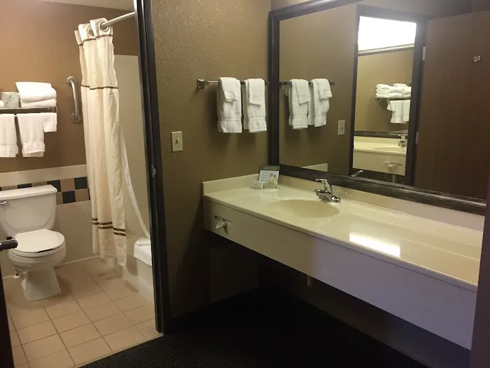 Boarders Inn & Suites by Cobblestone Hotels - Fayette 4