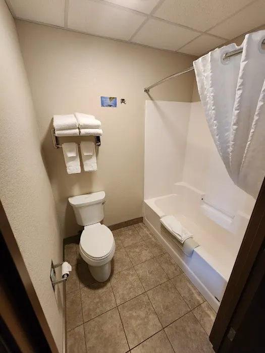 Cornerstone Inn & Suites 4