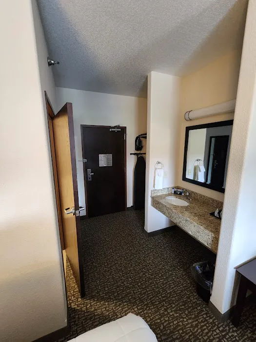 Cornerstone Inn & Suites 4