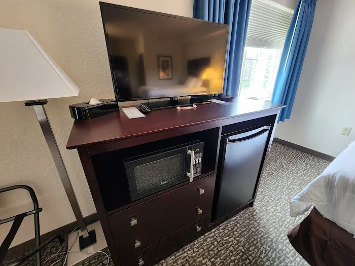 Cornerstone Inn & Suites 4