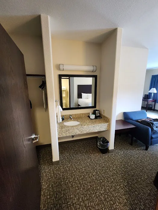 Cornerstone Inn & Suites 4